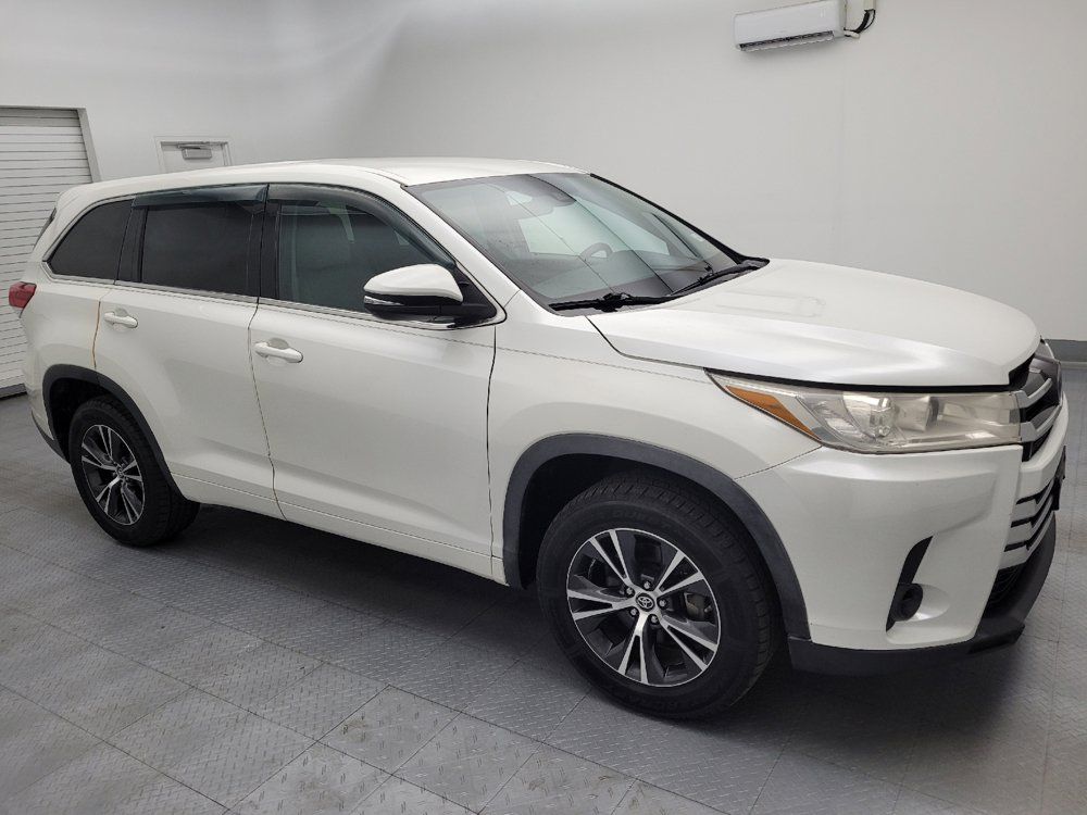 Used 2018 Toyota Highlander LE FWD image 11