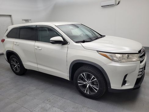 Used 2018 Toyota Highlander LE FWD image 11