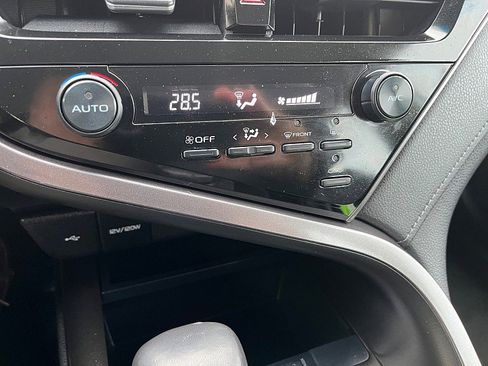 Used 2021 Toyota Camry SE image 28