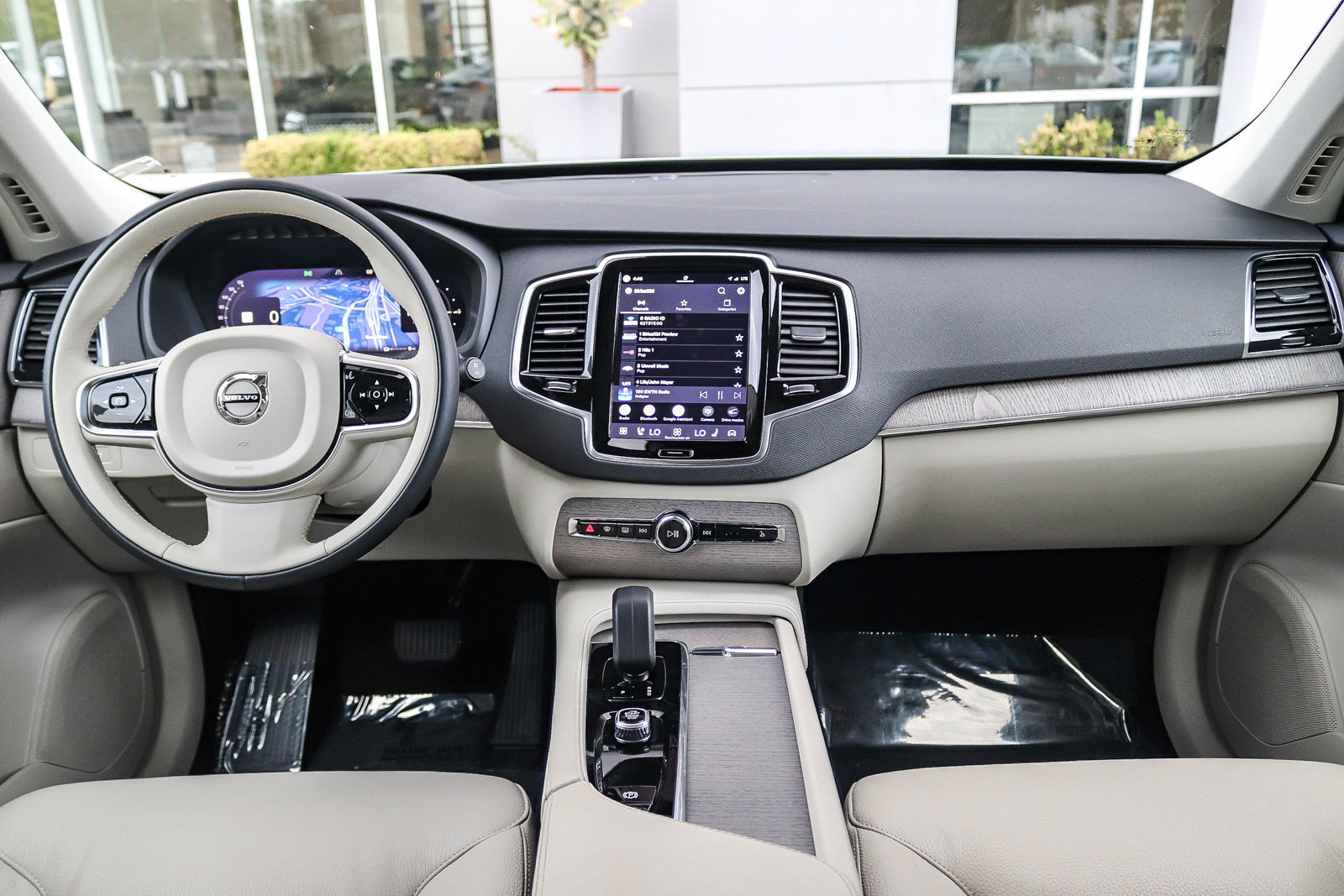 Used 2025 Volvo XC90 T8 Plus w/ Protection Package Premier AWD/4WD image 14