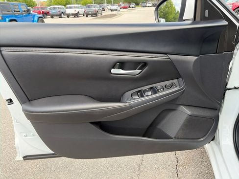 Used 2024 Nissan Sentra SV FWD image 13