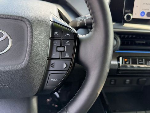 Used 2025 Toyota Prius XLE image 22