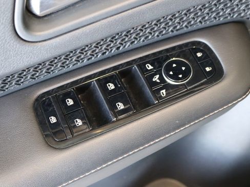 Used 2023 Nissan Ariya AWD image 14