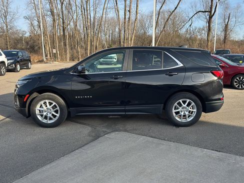 Used 2022 Chevrolet Equinox LT image 2