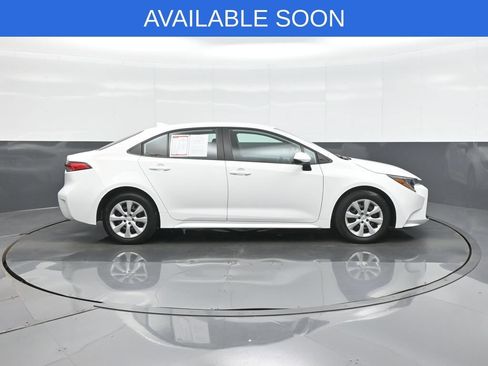 Used 2025 Toyota Corolla LE FWD image 8