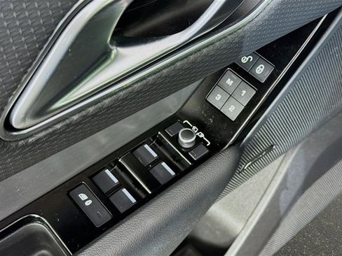 Used 2020 Land Rover Range Rover Velar R-Dynamic S image 20