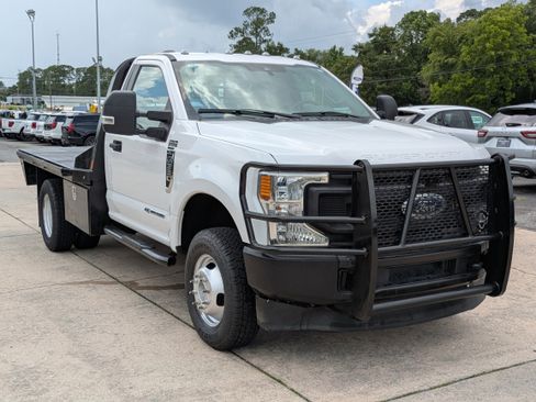 Used 2022 Ford F350 XL w/ Power Equipment Group image 4