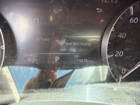Used 2022 Toyota Highlander XLE AWD/4WD image 9