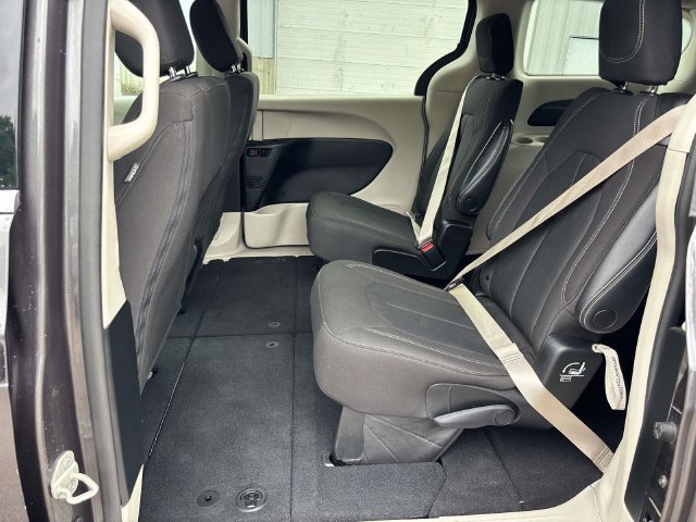 Used 2023 Chrysler Voyager LX FWD image 15