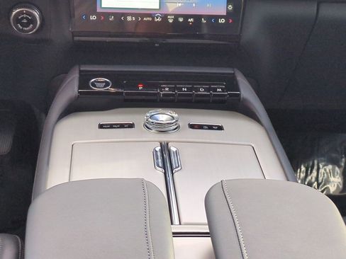 New 2025 Lincoln Navigator L Reserve w/ Jet Appearance Package AWD/4WD image 19