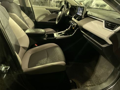 Used 2025 Toyota RAV4 XLE image 22
