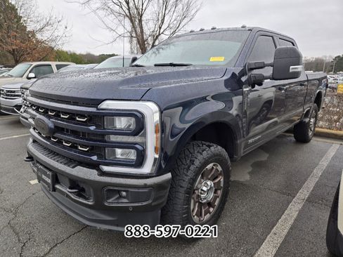 Used 2025 Ford F250 King Ranch w/ FX4 Off-Road Package image 11