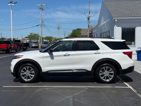 Used 2022 Ford Explorer XLT w/ Equipment Group 202A AWD/4WD image 4