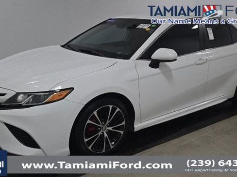 Used 2020 Toyota Camry SE image 1