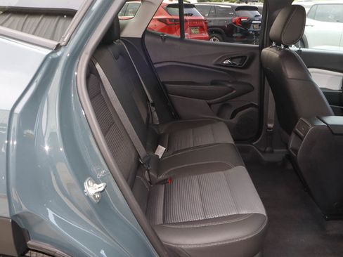 Used 2025 Chevrolet Trax LT FWD image 21