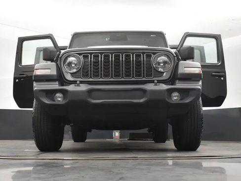 Used 2025 Jeep Wrangler Unlimited Sport AWD/4WD image 11