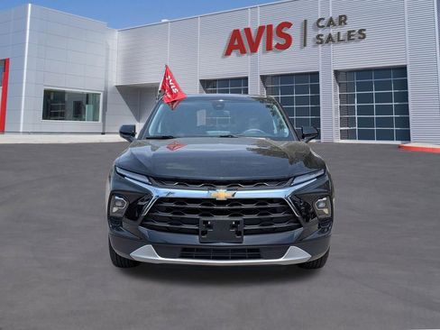 Used 2025 Chevrolet Blazer LT FWD image 2