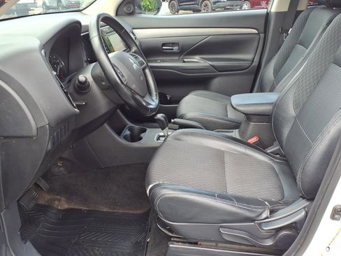 Used 2015 Mitsubishi Outlander SE AWD/4WD image 8