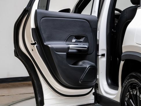 Used 2023 Mercedes-Benz GLA 250 w/ Premium Package image 44