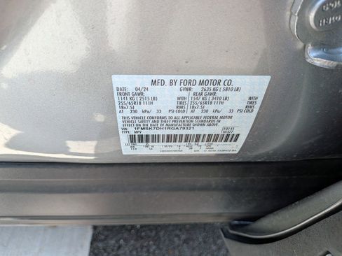 Used 2024 Ford Explorer XLT w/ Equipment Group 202A RWD image 33