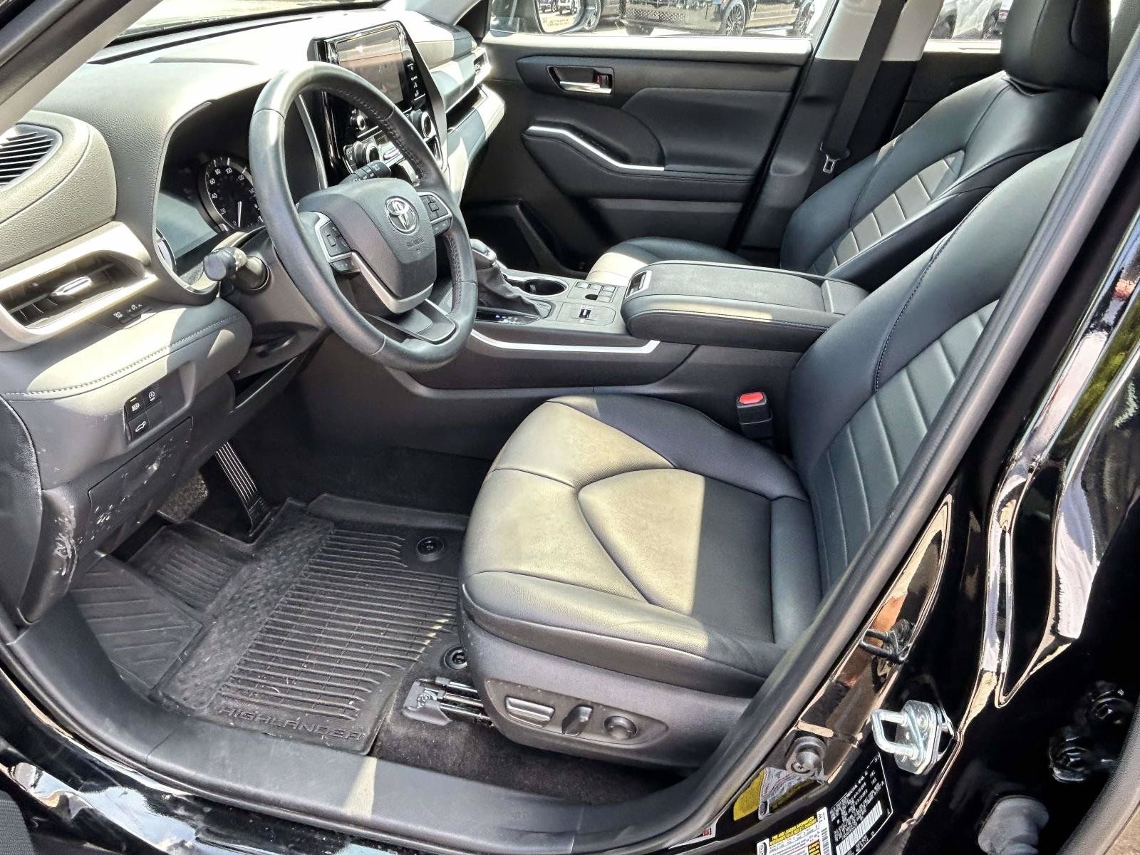 Used 2024 Toyota Highlander XLE FWD image 12