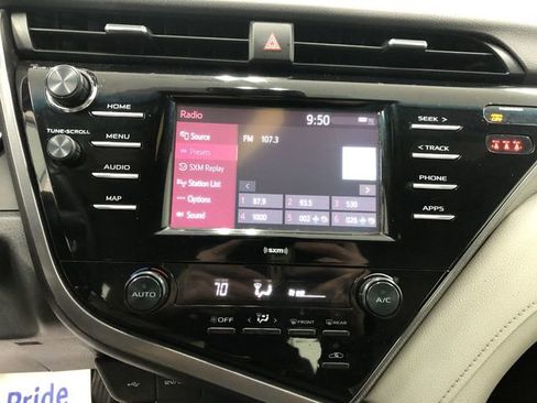 Used 2020 Toyota Camry SE image 19