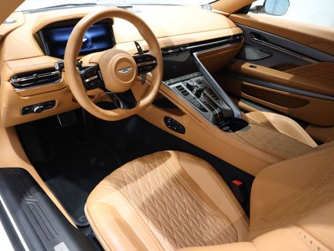 Used 2024 Aston Martin DB12 Coupe RWD image 16