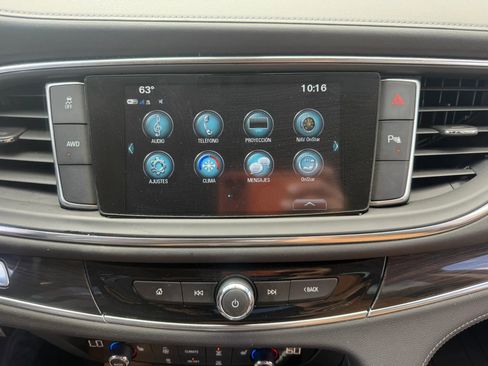 Used 2018 Buick Enclave Essence AWD/4WD image 18