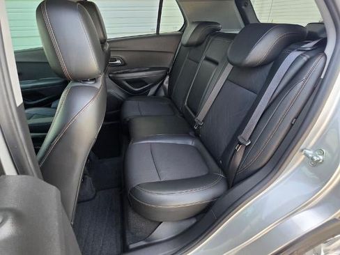 Used 2017 Chevrolet Trax LT w/ LT Convenience Package FWD image 22