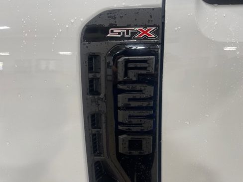 New 2025 Ford F250 XLT w/ FX4 Off-Road Package image 15