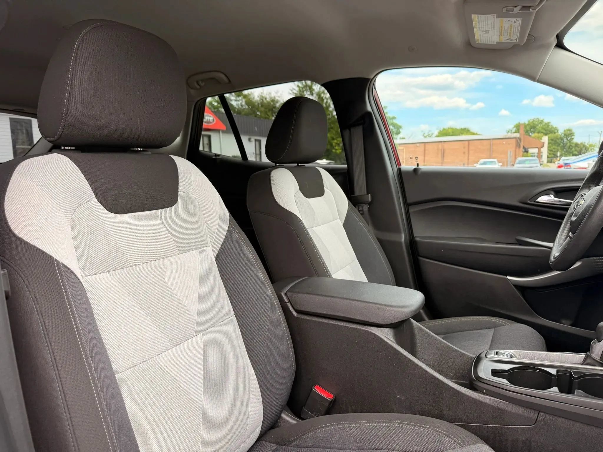 Used 2024 Chevrolet Trax LS w/ LS Convenience Package FWD image 30