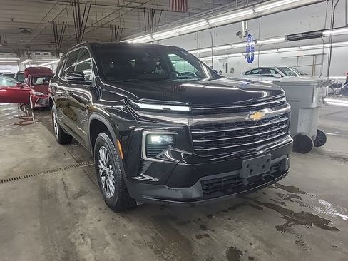 Used 2024 Chevrolet Traverse LT image 7