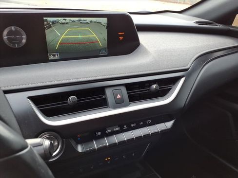 Used 2022 Lexus UX 200 w/ Premium Package image 21