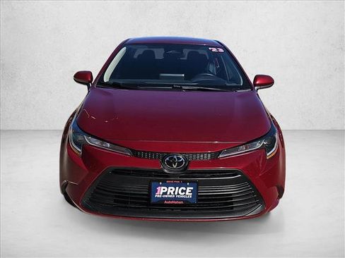 Used 2023 Toyota Corolla LE image 2