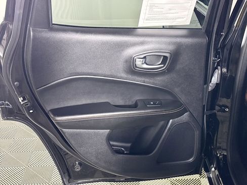 Used 2018 Jeep Compass Latitude w/ Popular Equipment Group image 18