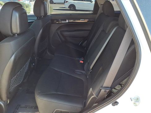 Used 2015 Kia Sorento LX image 19