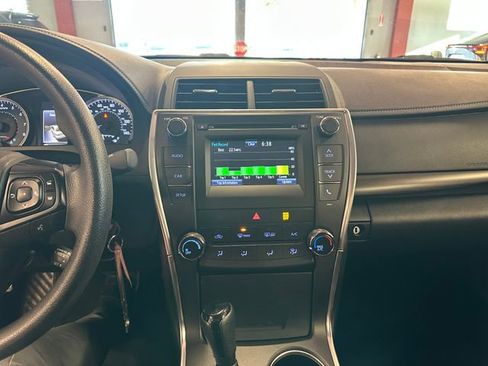 Used 2016 Toyota Camry LE FWD image 23