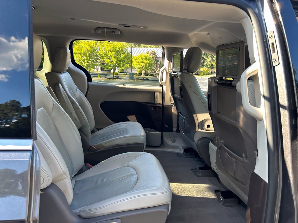 Used 2021 Chrysler Pacifica Touring-L w/ Uconnect Theater Family Group FWD image 53