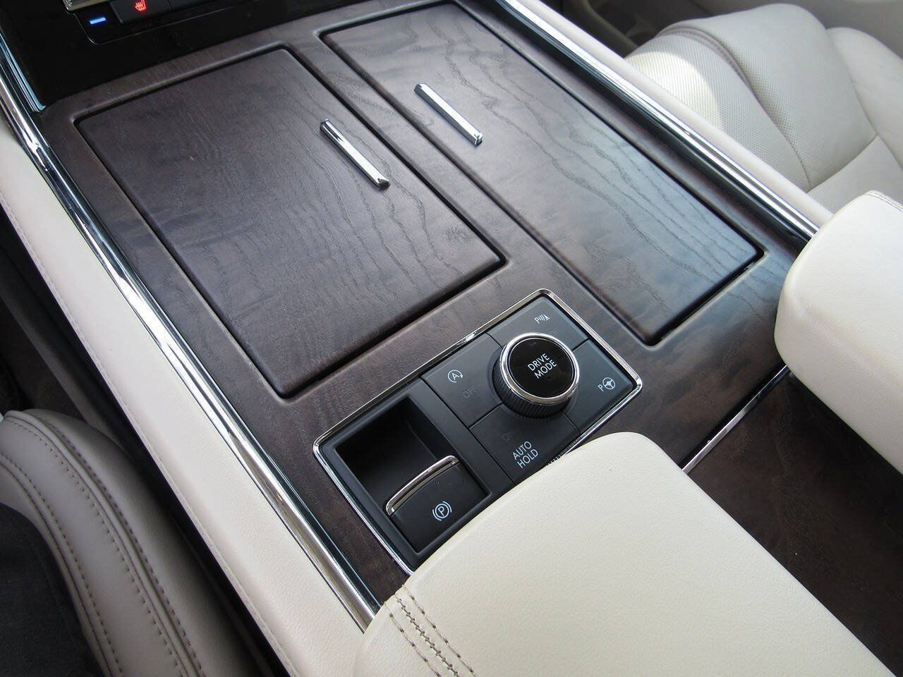 Used 2019 Lincoln Navigator Reserve w/ Cargo Package AWD/4WD image 28