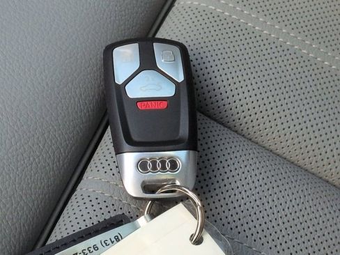Used 2020 Audi Q5 Prestige AWD/4WD image 30