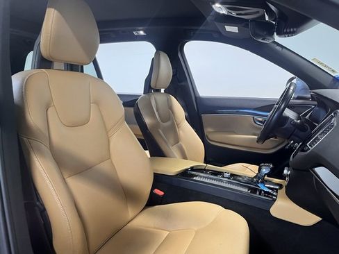 Used 2017 Volvo XC90 T6 Momentum w/ Vision Package image 10