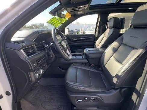 Used 2023 GMC Yukon Denali w/ Denali Reserve Package image 16