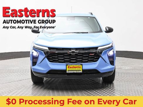 Used 2024 Chevrolet Trax RS w/ Driver Confidence Package FWD image 2