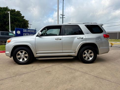 Used 2011 Toyota 4Runner SR5 w/ Premium Pkg w/Leather RWD image 6