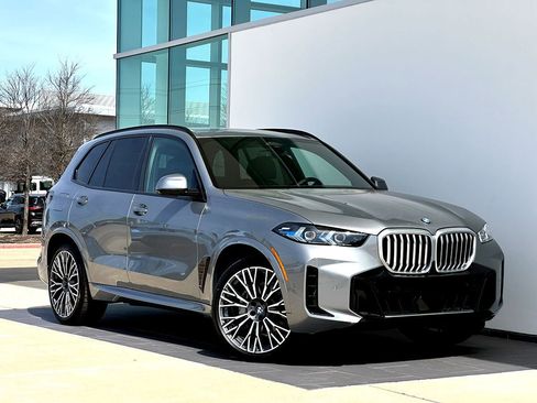 New 2026 BMW X5 xDrive40i w/ M Sport Package AWD/4WD image 1
