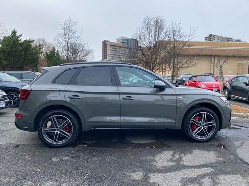 Used 2024 Audi Q5 e Premium Plus w/ Premium Plus Package image 2