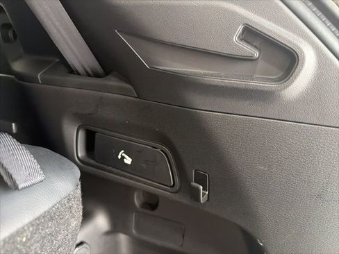 Used 2025 Mitsubishi Outlander SEL image 33