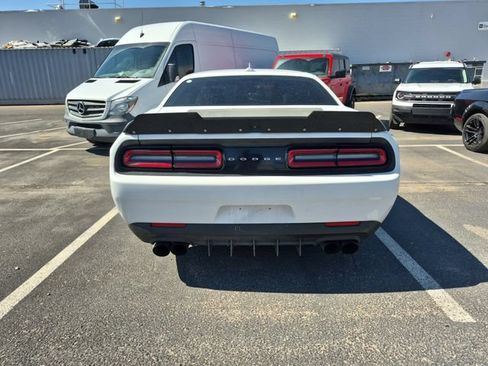 Used 2018 Dodge Challenger SRT Hellcat RWD image 6