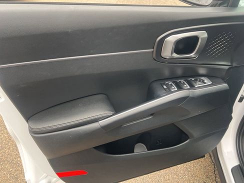 Certified 2023 Kia Sorento S w/ Panoramic Sunroof Package image 7