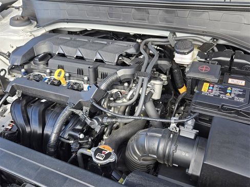 Certified 2025 Hyundai Venue SEL image 19